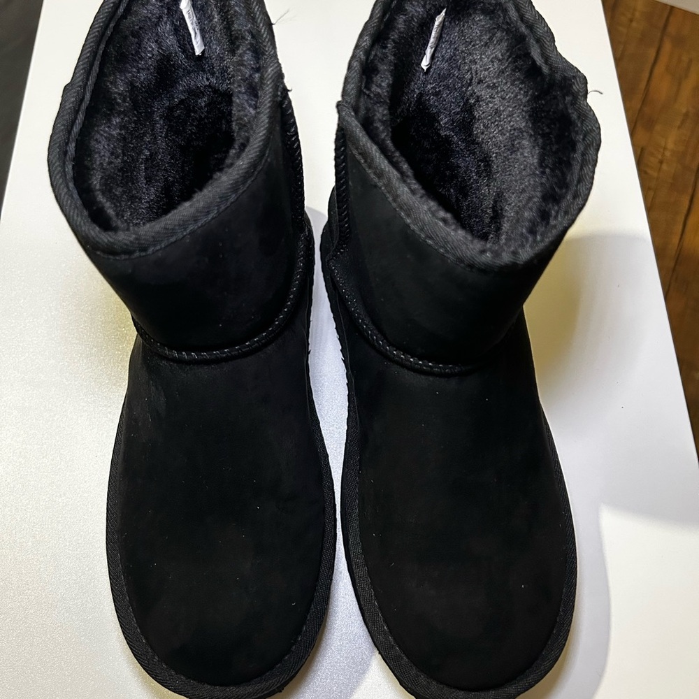 Arizona Jean Company Black Ankle Boots